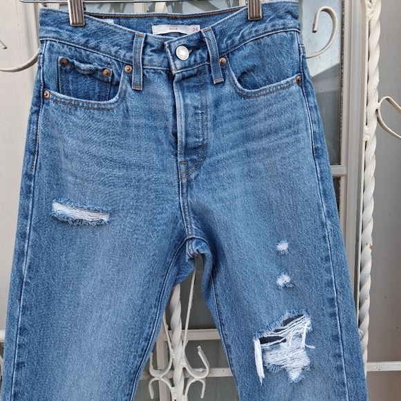 Levi's Wedgie Blue Denim Straight Tapered Leg Distressed Jeans Women Size 24 - Picture 4 of 16